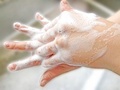 Zpěňovací mýdla pro šetrnější mytí rukou