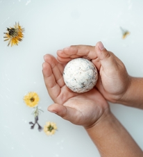 NATAVA olejová koule do koupele - Luční kvítí